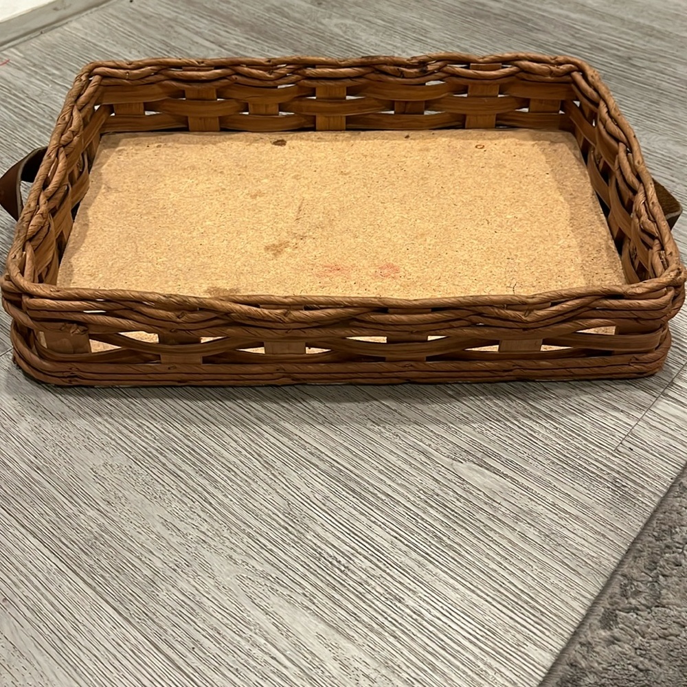 Vintage Pyrex casserole woven basket